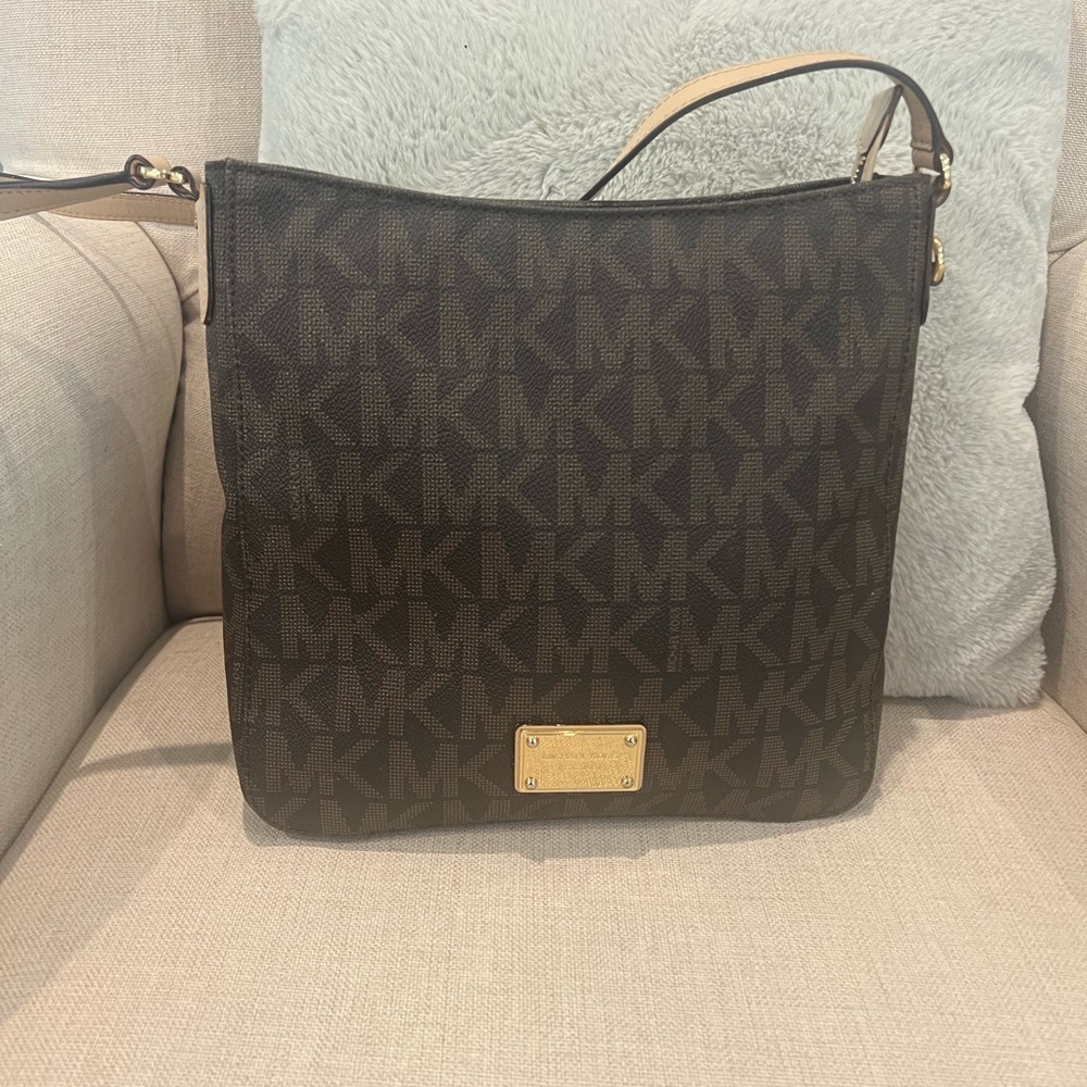 Michael Kors Brown Shoulder Bag adjustable strap can wear as crossbody